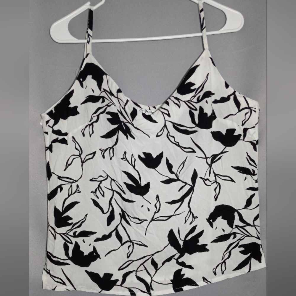 Be Young Style Floral Black and White Women's Top Size XL